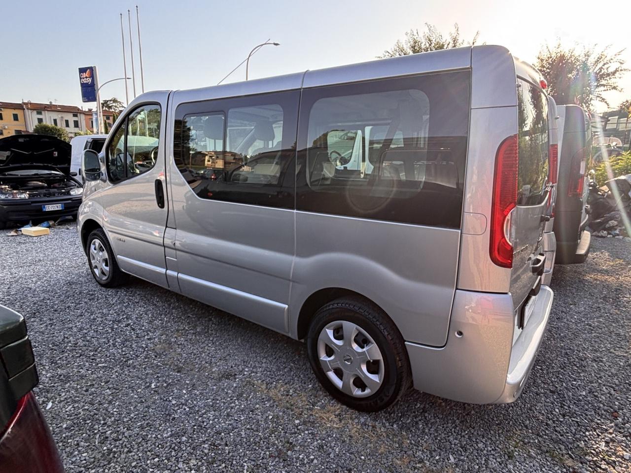 nissan primastar 7 posti trasporto 2 carrozzine per disabili