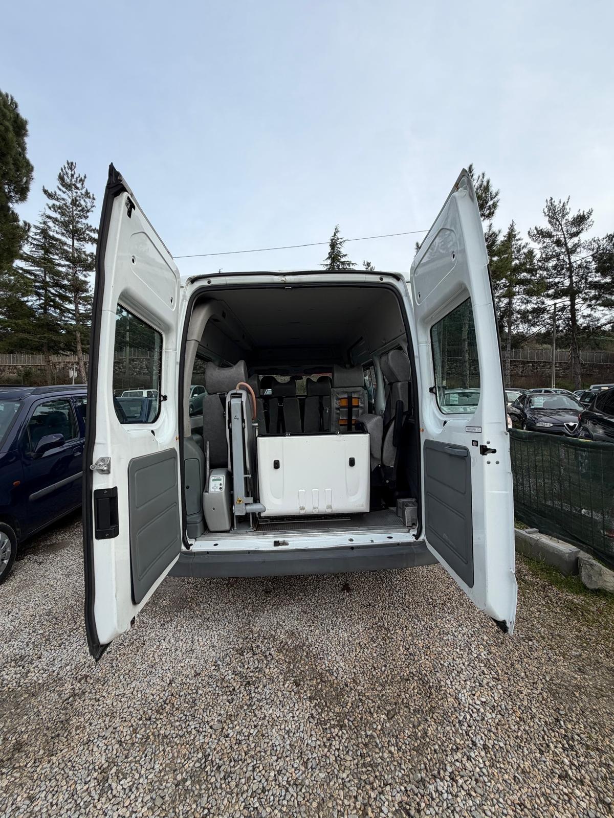 Ford transit 9 posti pedana idraulica x carrozzina
