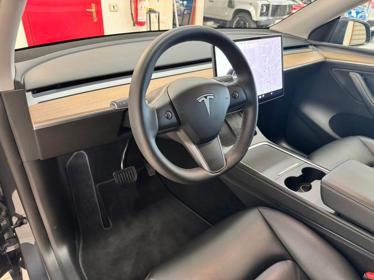 Tesla Model Y Single Motor-ANCHE SUBENTRO LEASING-LEGGI SOTTO