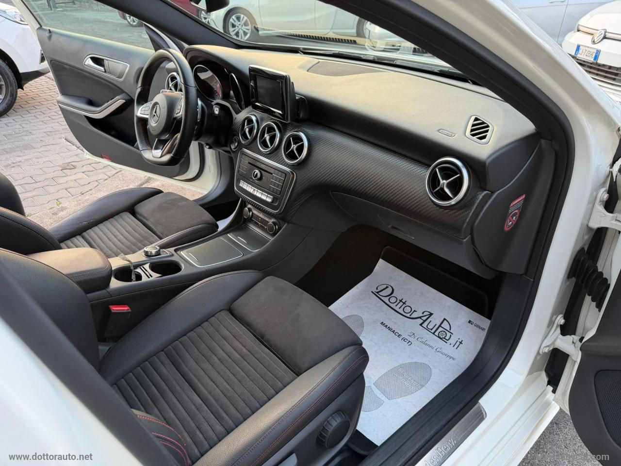 MERCEDES-BENZ A 200 d Automatic 4Matic Premium
