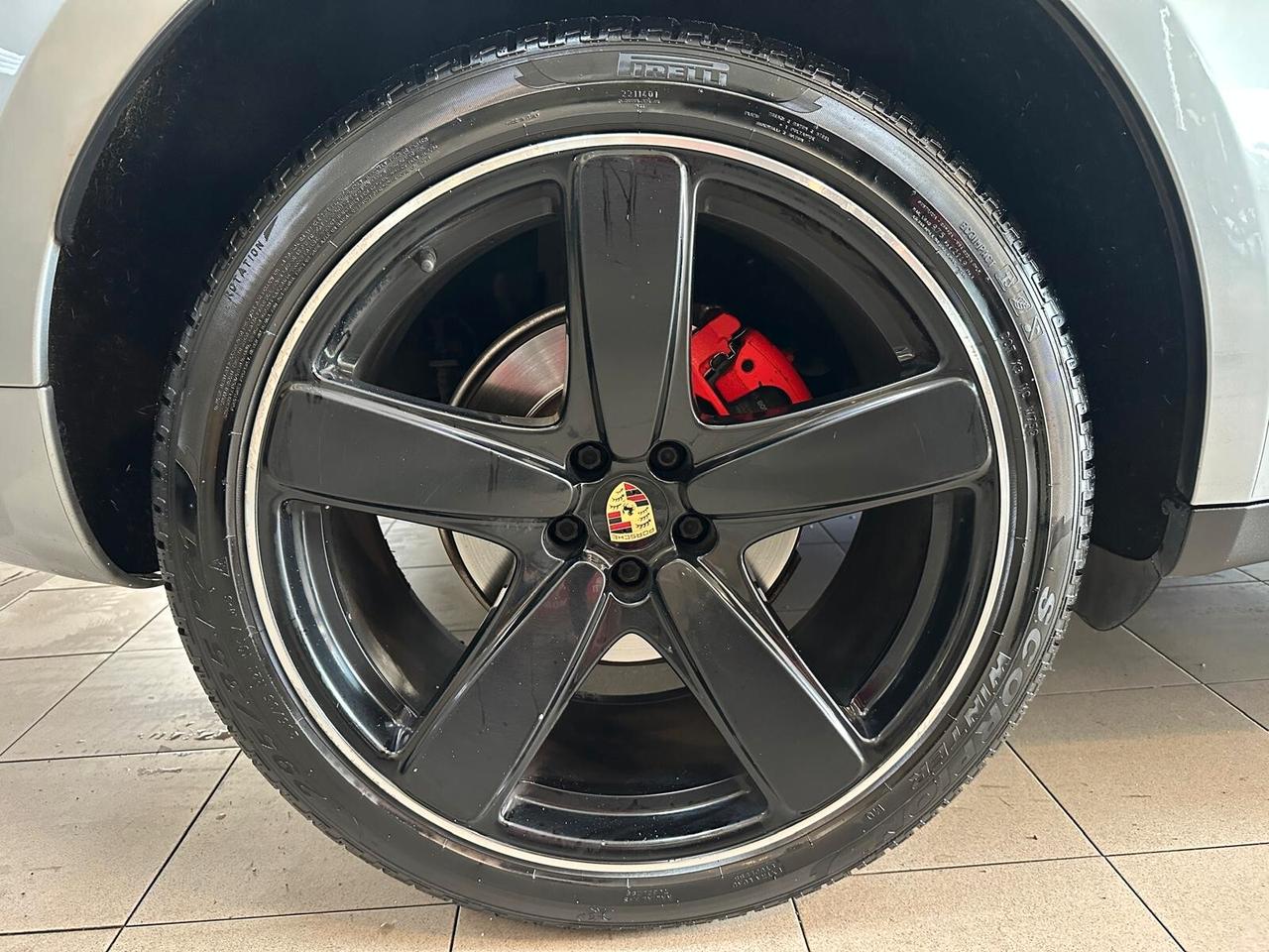 Porsche Macan 2.0 245 HP RESTYLING FULL TENUTA IN MODO MANIACALE