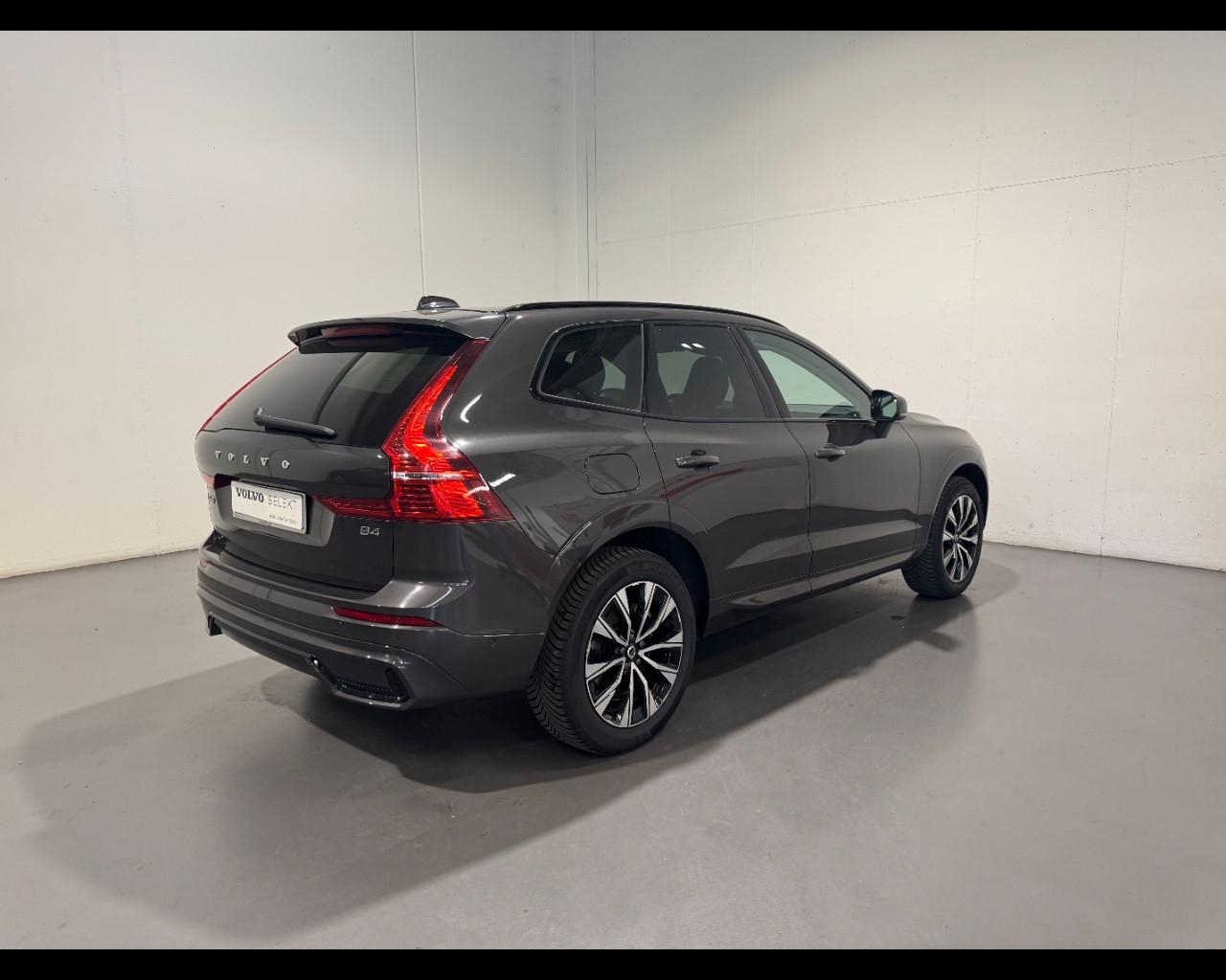 VOLVO XC60 B4 AUTO PLUS DARK