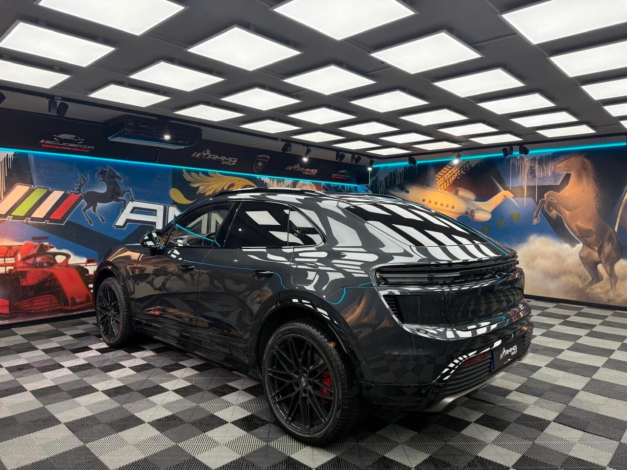 Porsche Macan EV Turbo (595)