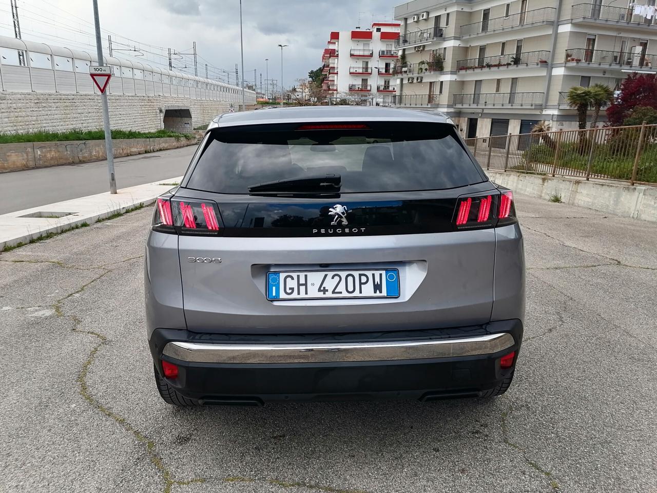PEUGEOT 3008 ALLURE 1.5 BLUEHDI 130CV FULL LED AUTOMATICA