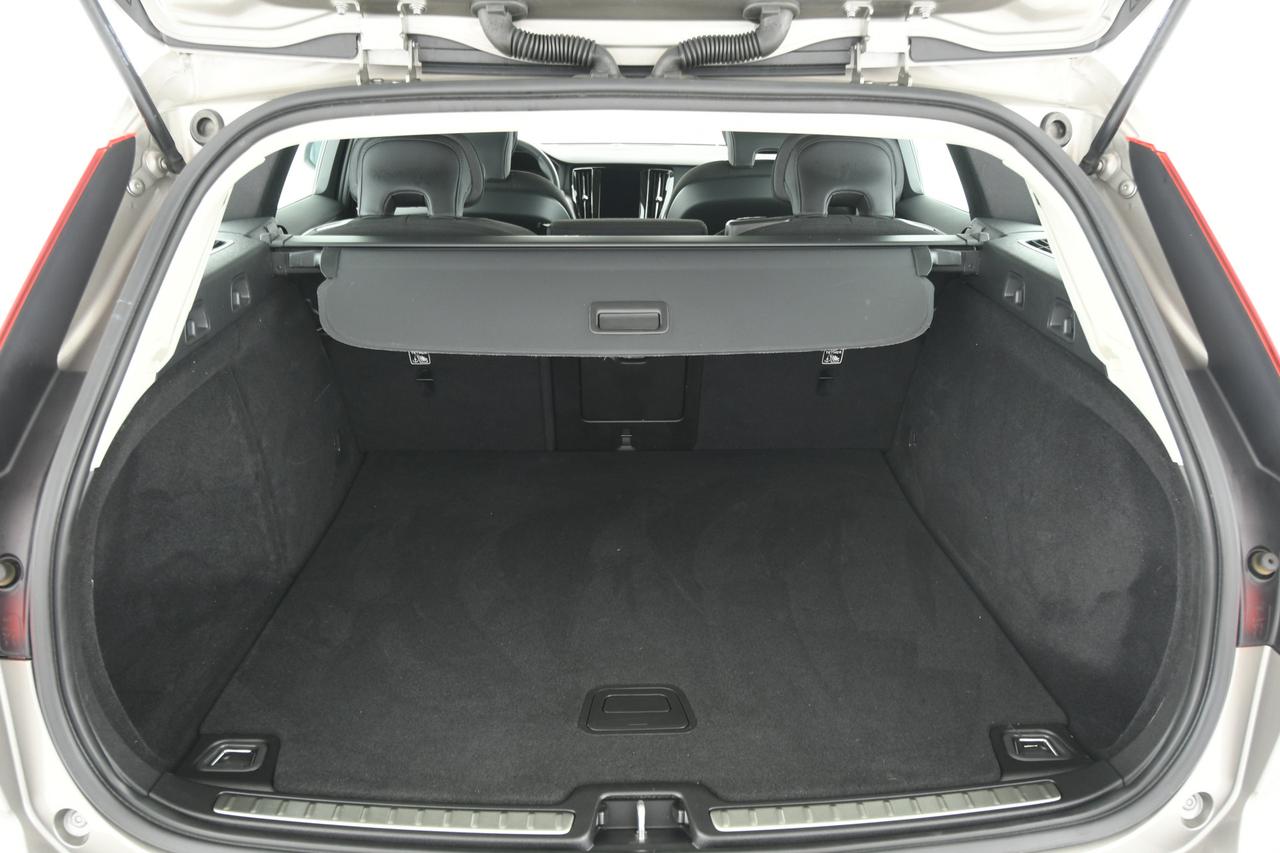 VOLVO V60 2.0 b4 Momentum Business auto NEOPATENTATI+C17"