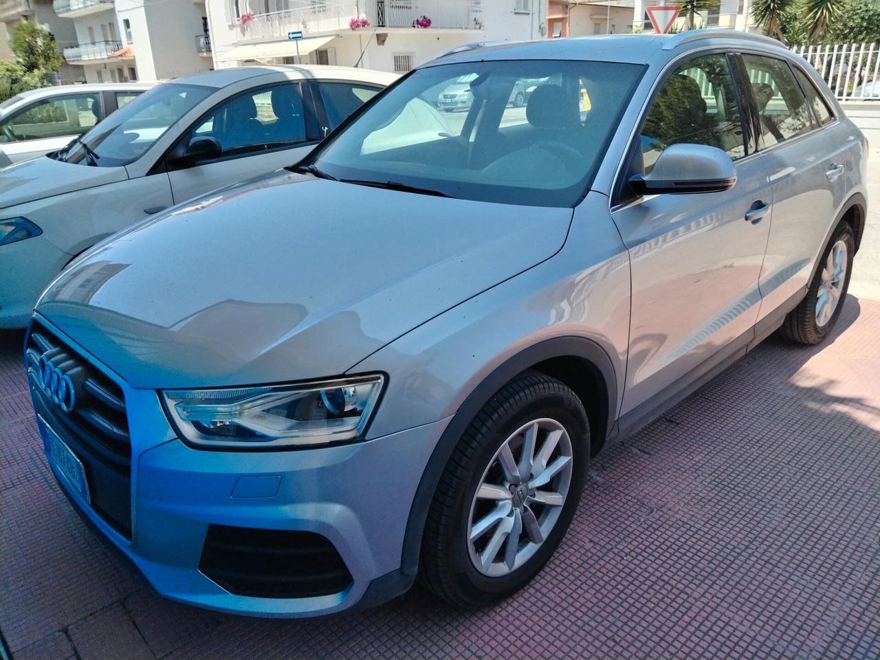 Audi Q3 2.0 TDI 120 CV Business