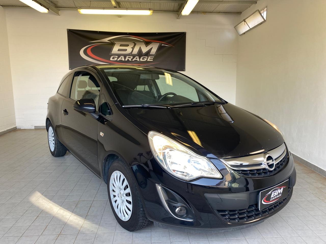 Opel Corsa 1.2 3 porte b-color