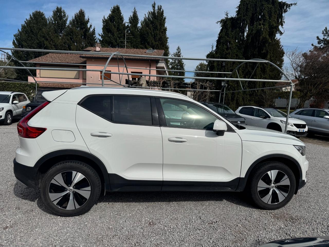 Volvo XC40 T2 Geartronic Momentum Pro