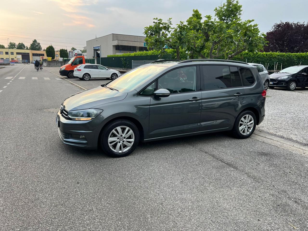 Volkswagen Touran 2.0 TDI 150 CV SCR DSG Business BlueMotion Technology