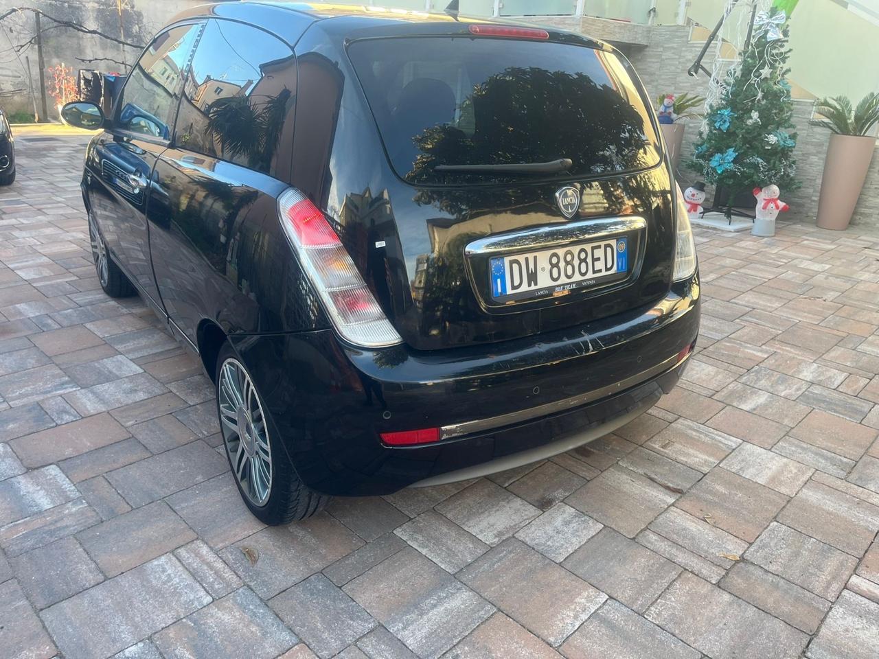 Lancia Ypsilon 1.3 MJT Sport MomoDesign