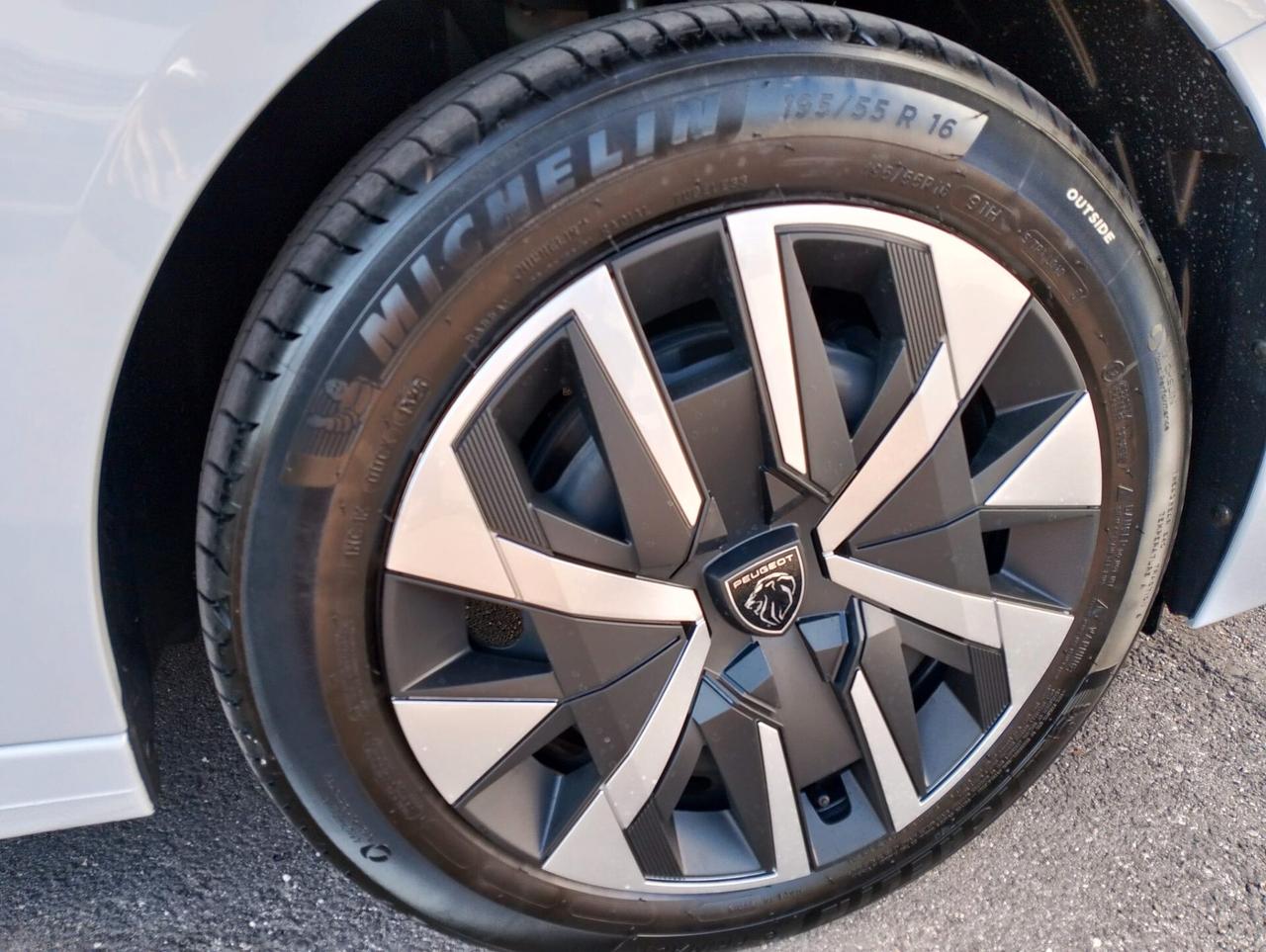 Peugeot 208 PureTech 100 Stop&Start 5 porte Style