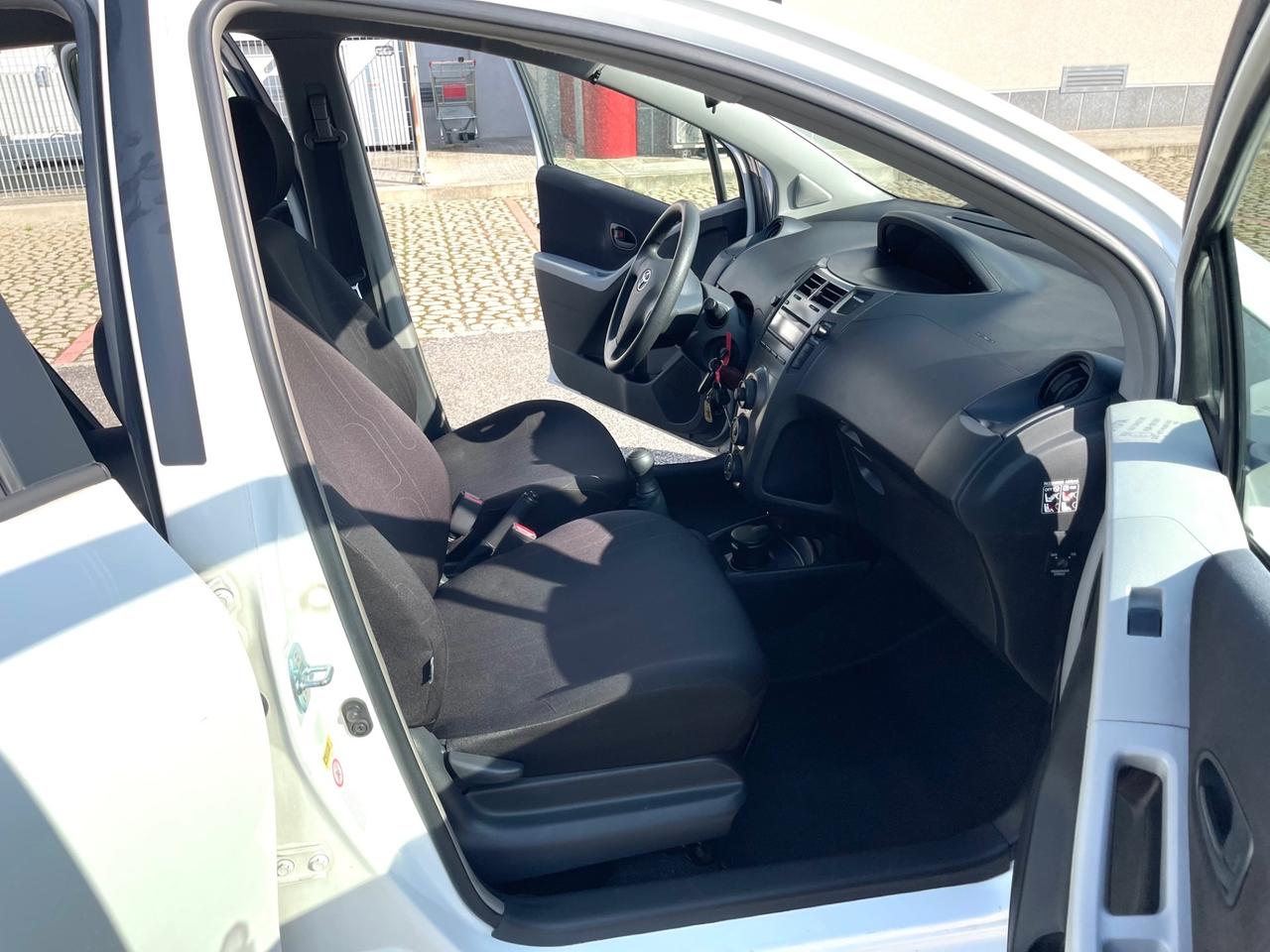 Toyota Yaris 1.0 3 porte Luxury pack