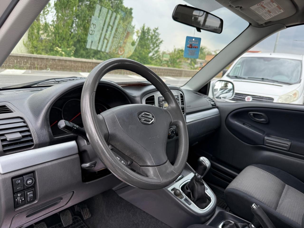 Suzuki Grand Vitara con carrello autocarro GPL