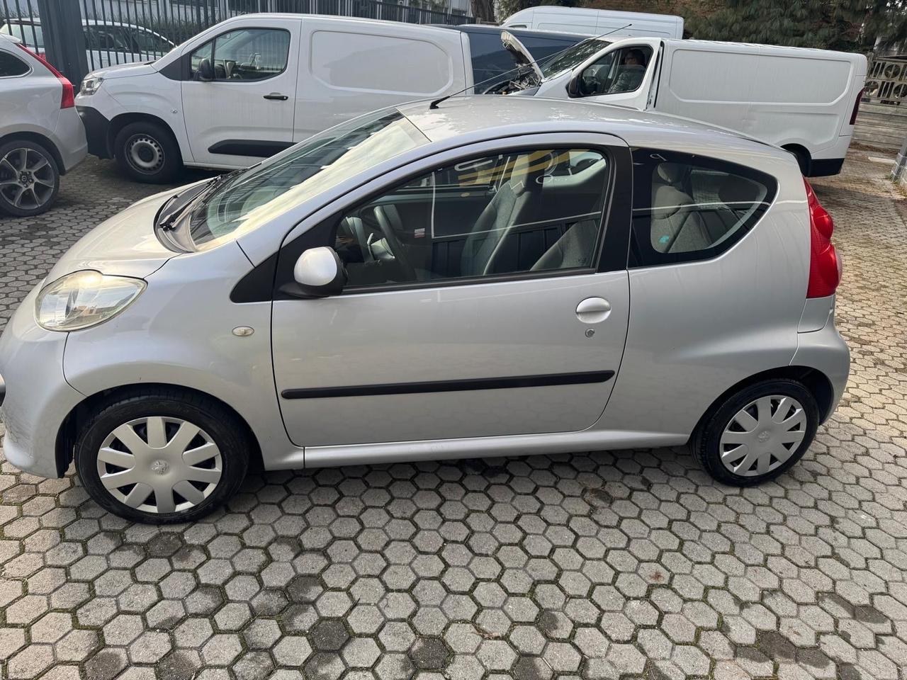 Peugeot 107 1.0 Benzina Neopatentati