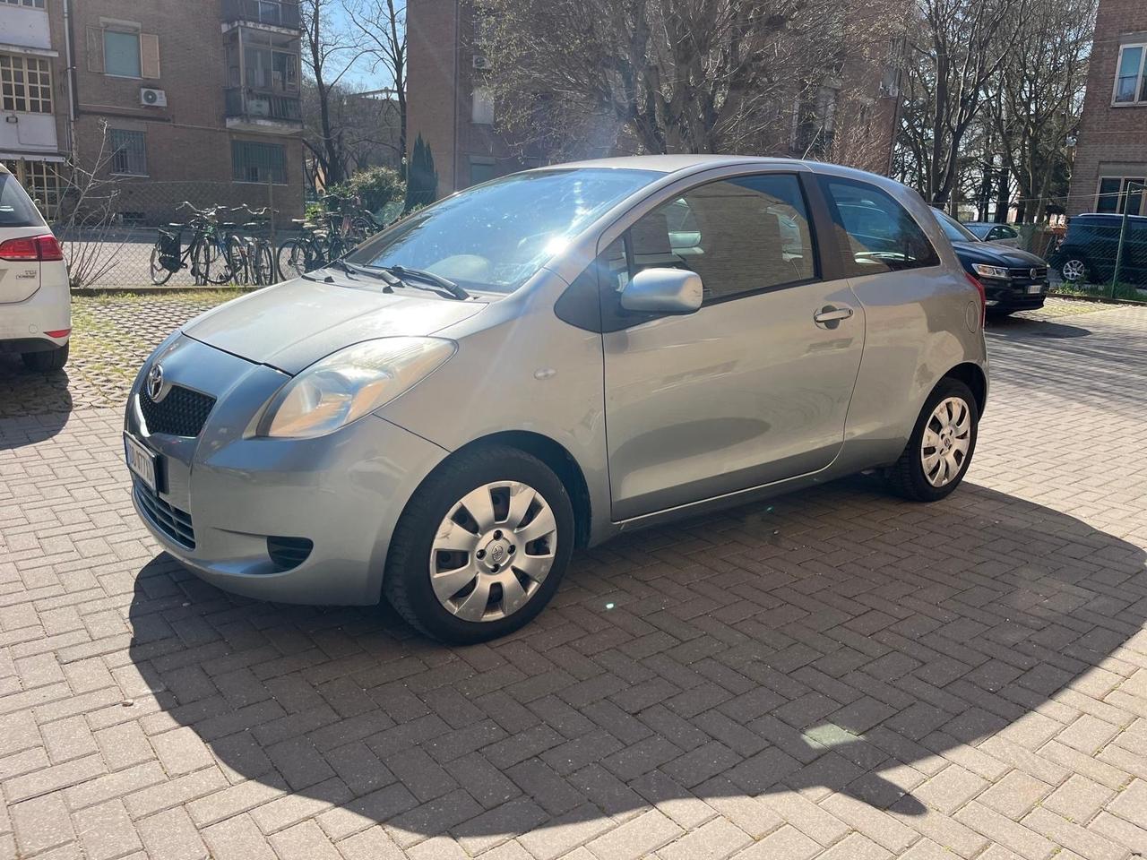 Toyota Yaris 1.0 5 porte