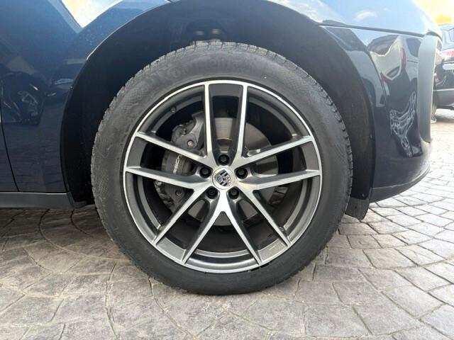 PORSCHE Macan 2.0
