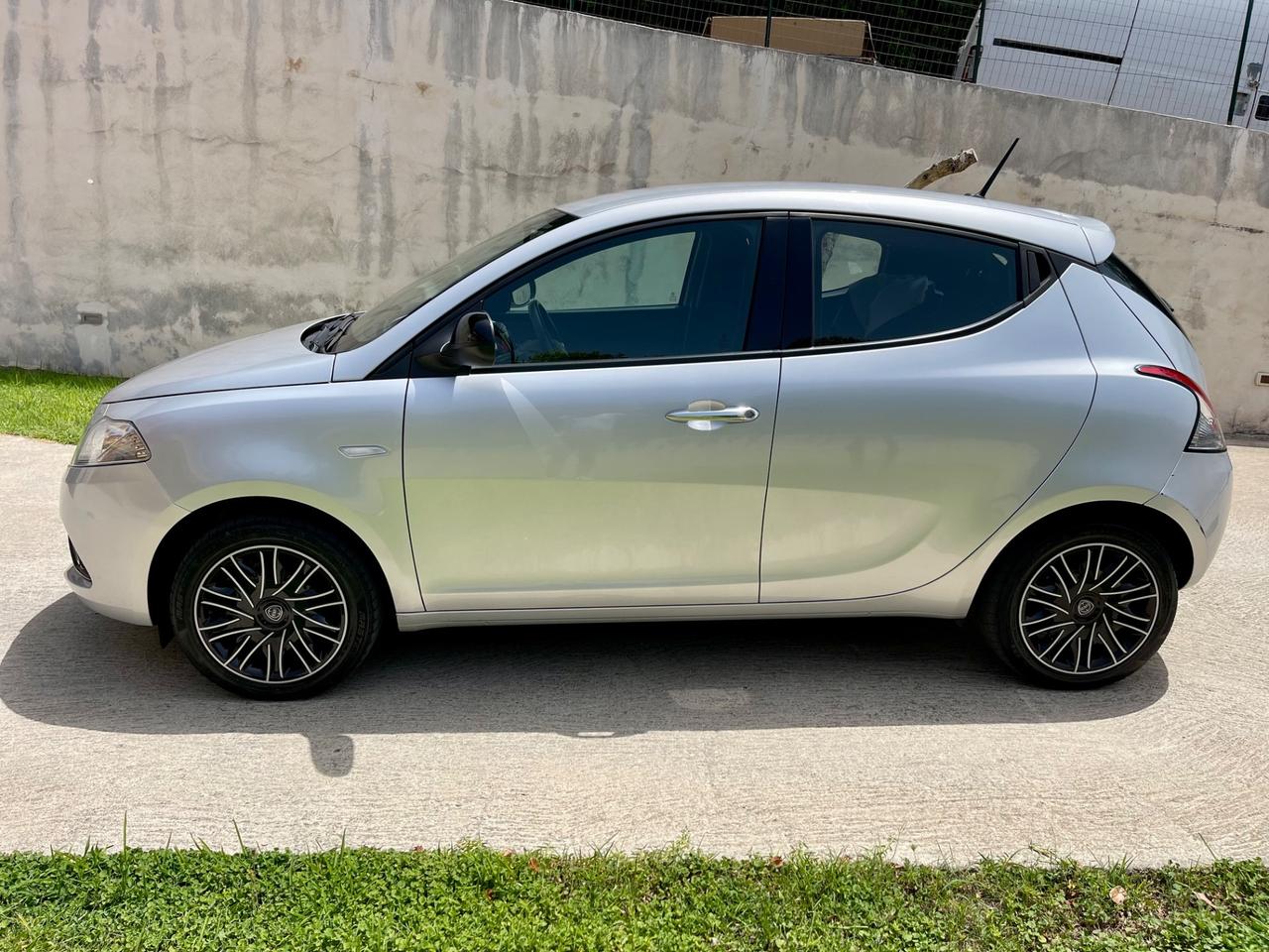 Lancia Ypsilon 1.2 69 CV 5 porte 56000 km