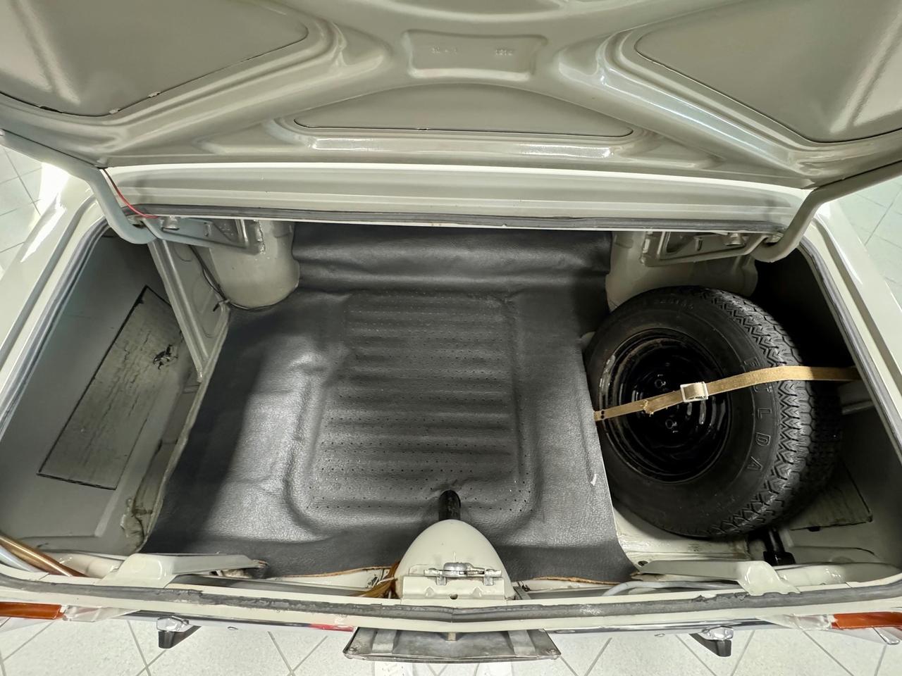 Opel Rekord 1.9 C Lusso Automatic/Clima