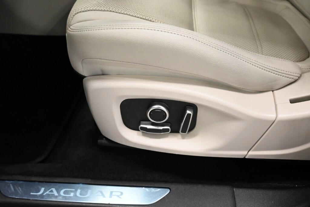 Jaguar E-Pace 2.0D I4 163CV AUTO AWD SE ( FARI LED - NAVI MIRROR PELLE -)