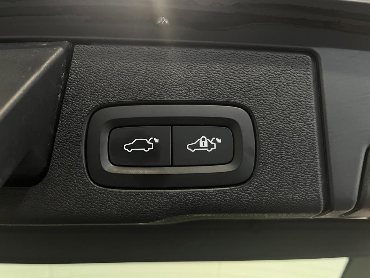 VOLVO XC60 B4 D PLUS DARK AWD AUTO
