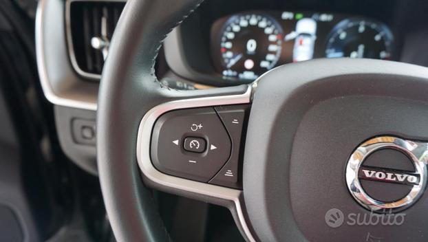VOLVO XC60 B4 (d) AWD Geartronic Momentum