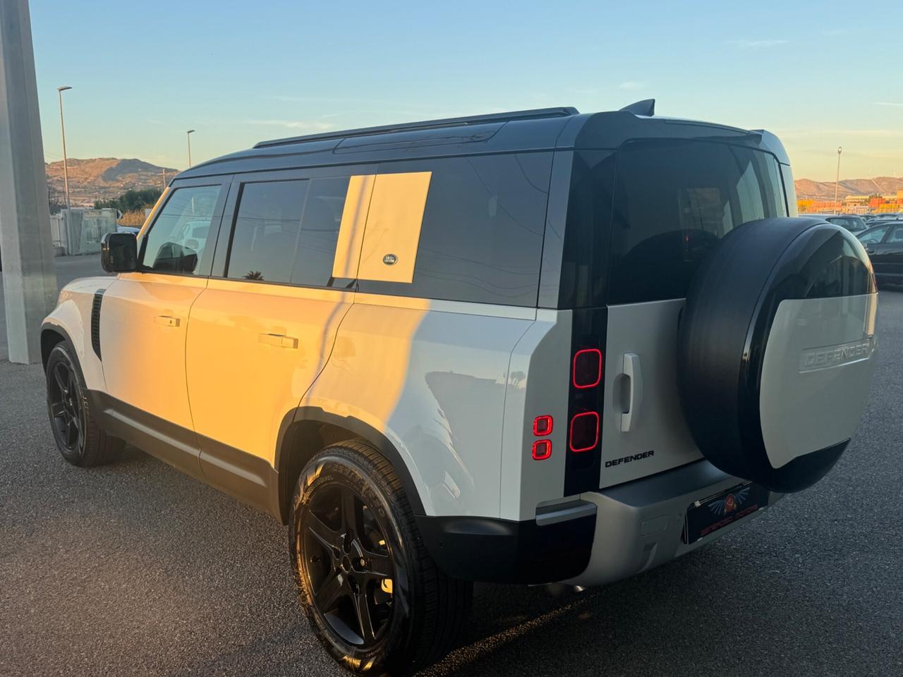 Land Rover Defender 110 3.0D I6 200 CV AWD Auto X-Dynamic SE