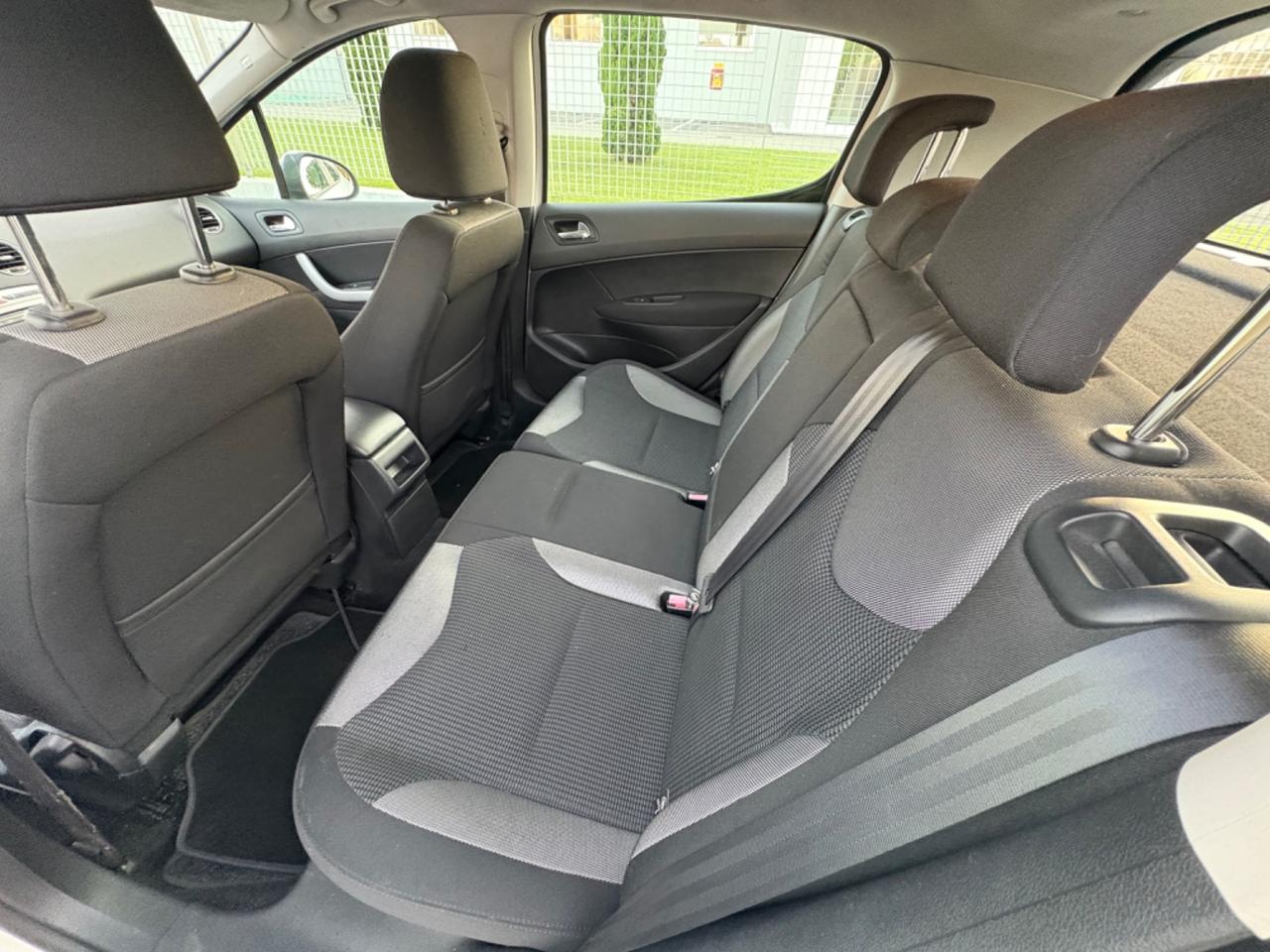 Peugeot 308 1.6 8V HDi 93CV 5p 2012