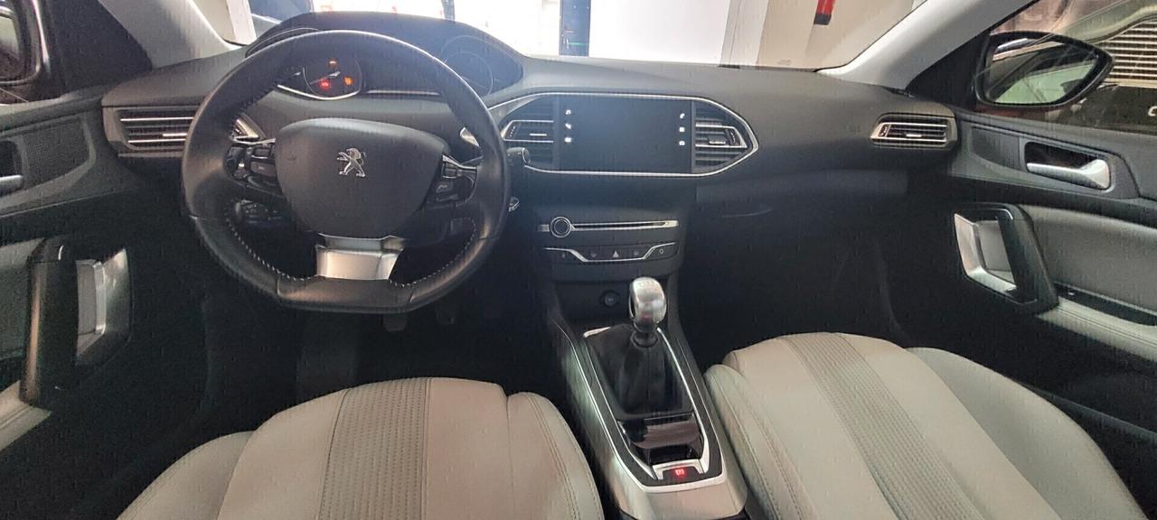 Peugeot 308 1.2 Turbo 130CV Allure solo 39.000 km