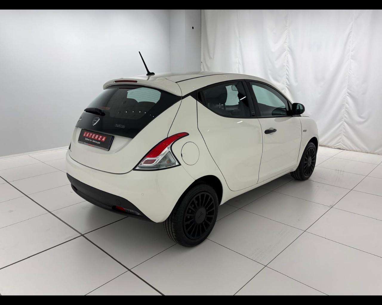 LANCIA Ypsilon 1.0 firefly hybrid Silver s&s 70cv