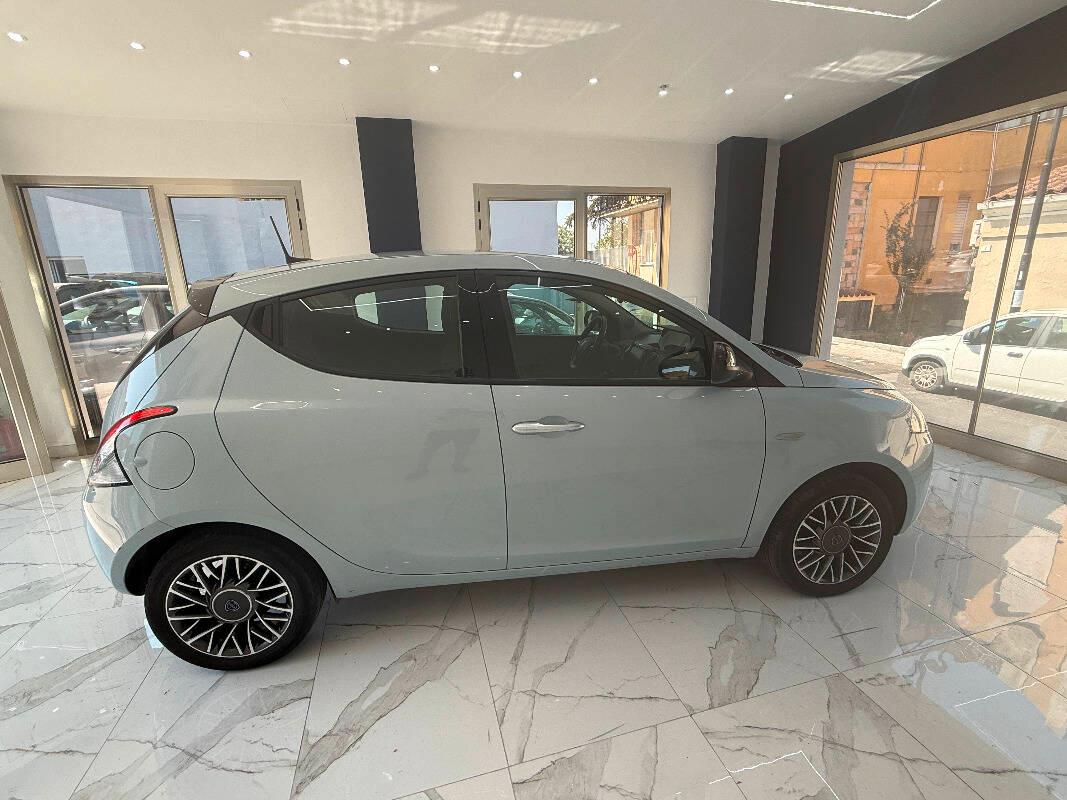 Lancia Ypsilon III LACIA YPSILON 1.0 firefly hybrid Gold s&s 70cv 5p.ti
