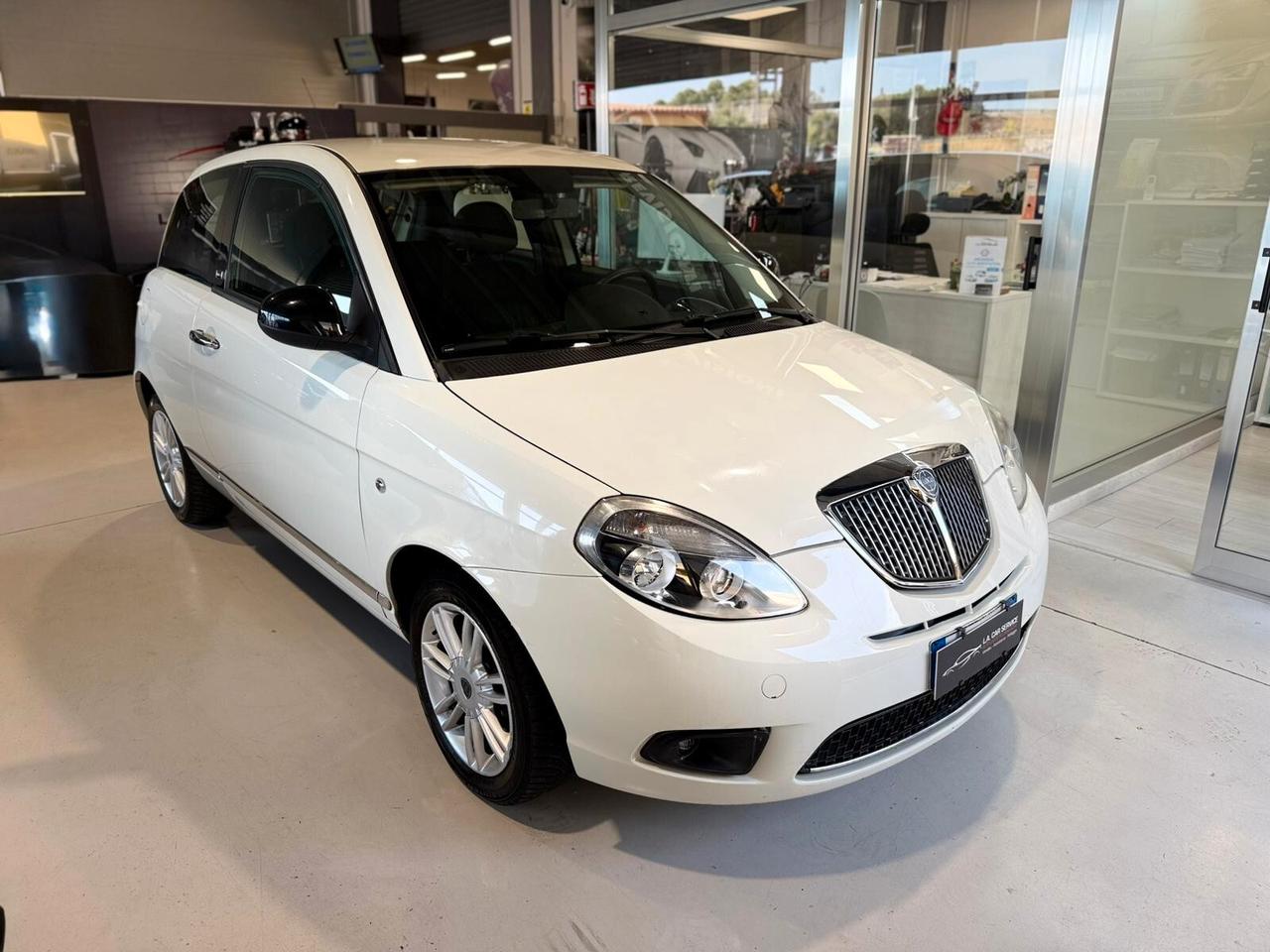 Lancia Ypsilon 1.3 MJT 75 CV Unyca