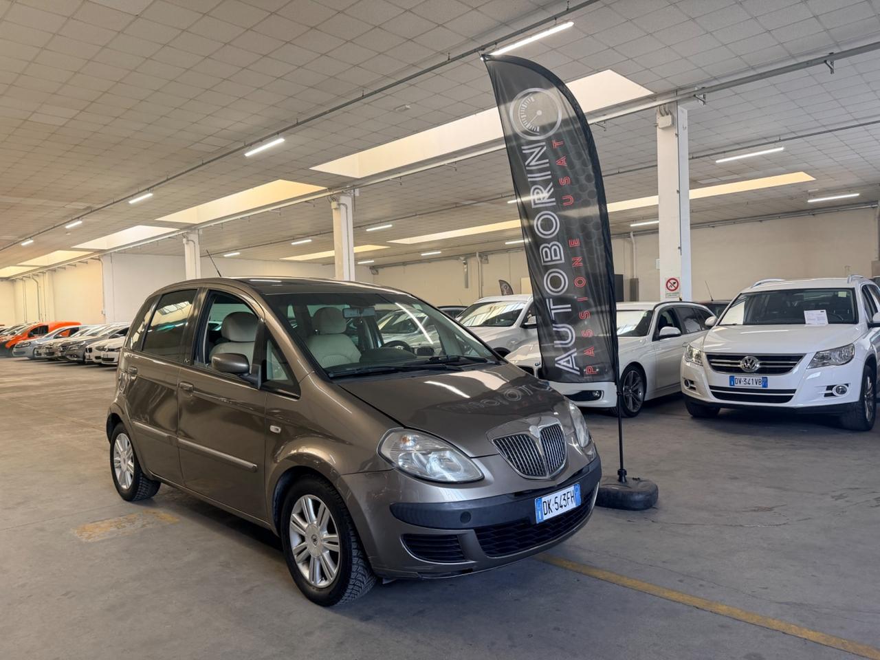 Lancia Ypsilon 1.3 MJT 90 CV Platino