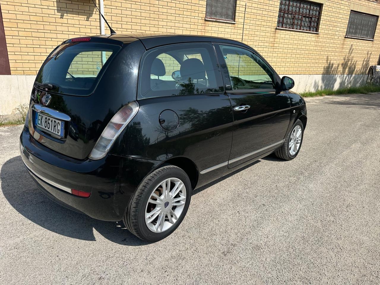 Lancia Ypsilon 1.3 MJT 75 CV