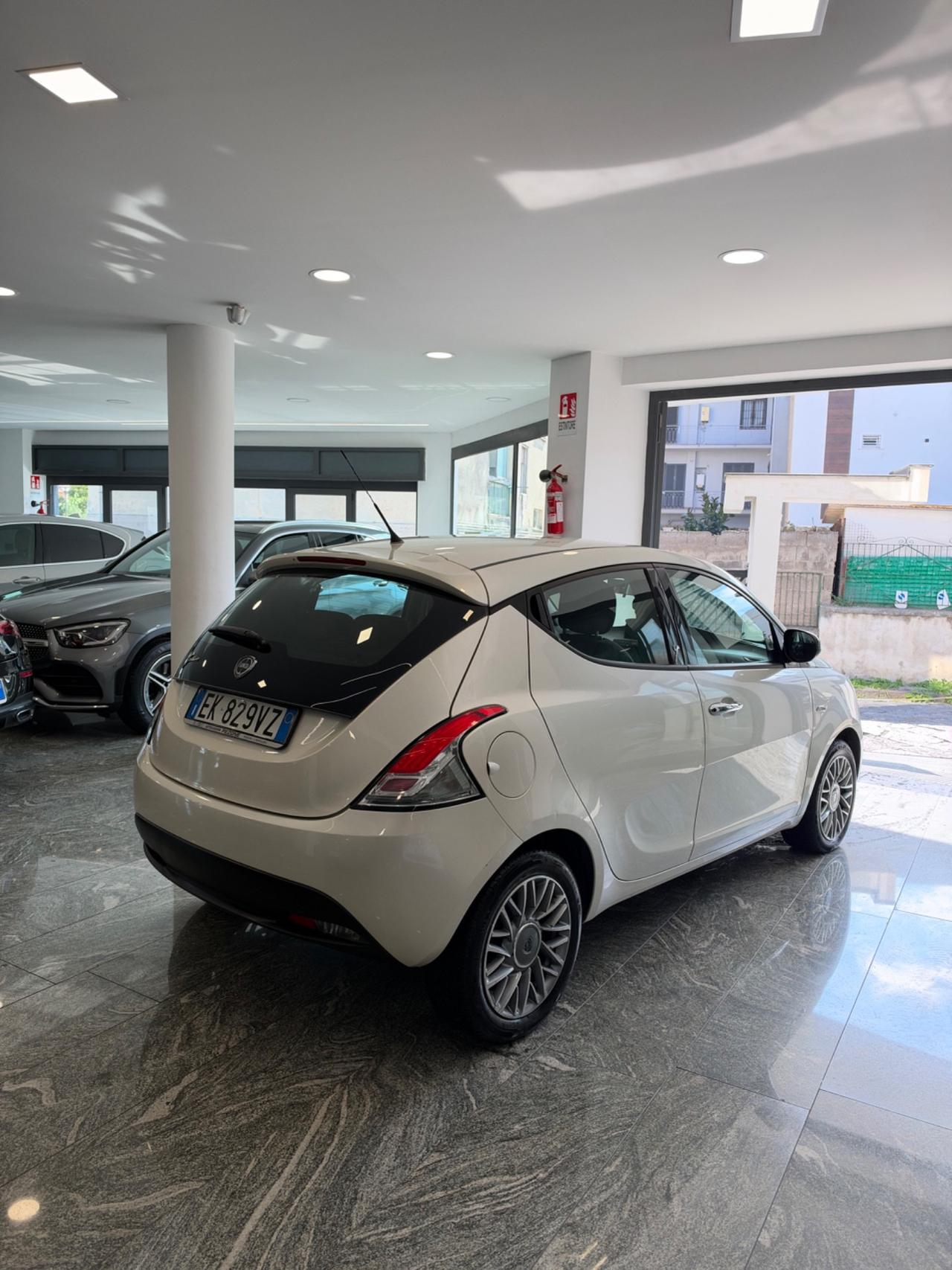 Lancia Ypsilon 1.3 MJT 16V 95 CV 5 porte S&S Silver