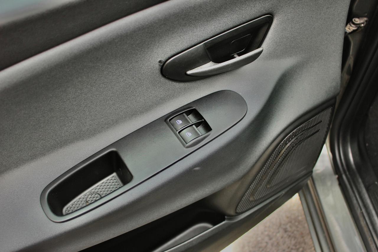 LANCIA YPSILON 1.2 69CV 5 PORTE GPL ECOCHIC SILVER
