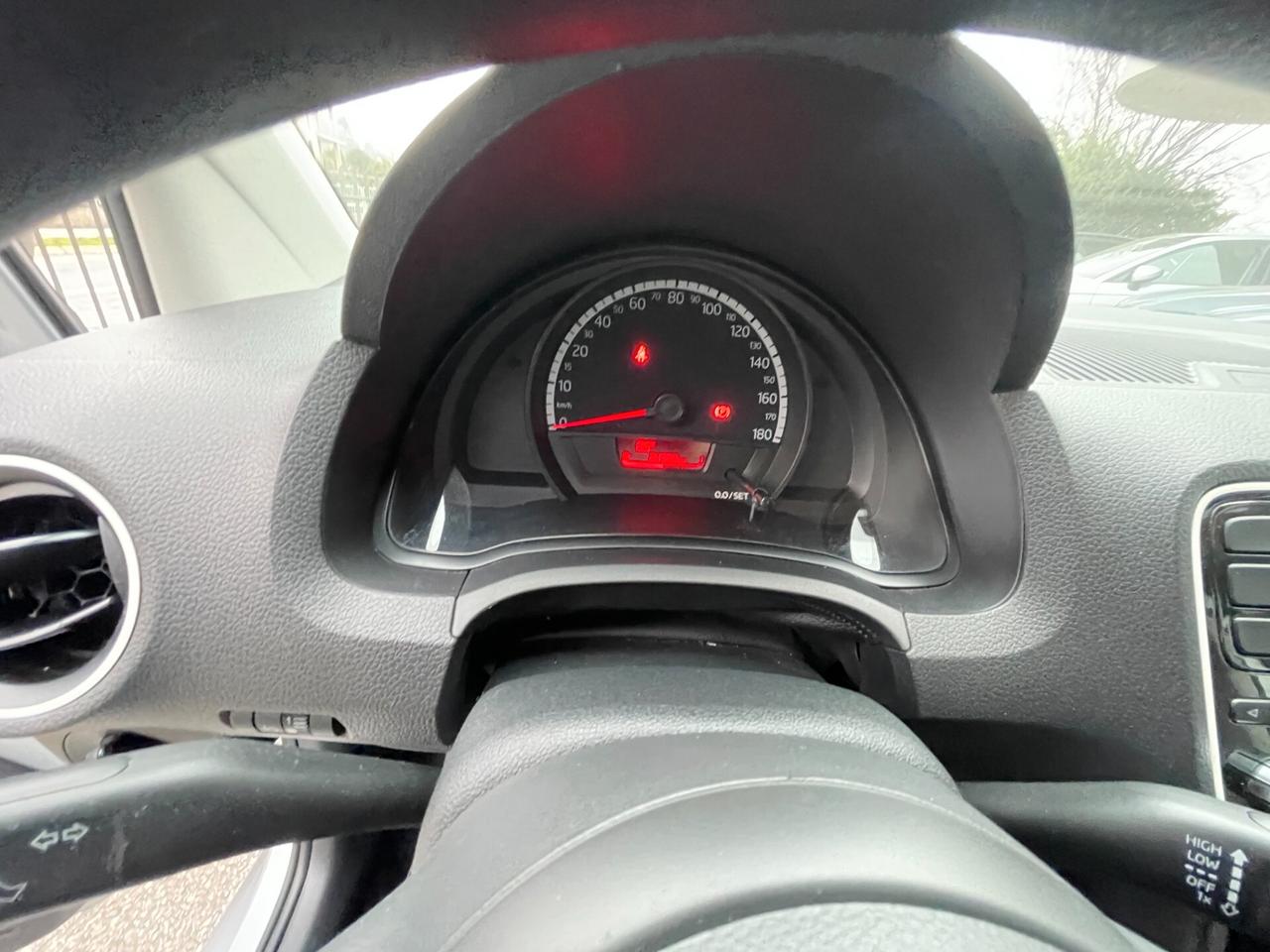 Volkswagen up! 1.0 5p. take 24.000 Km !!