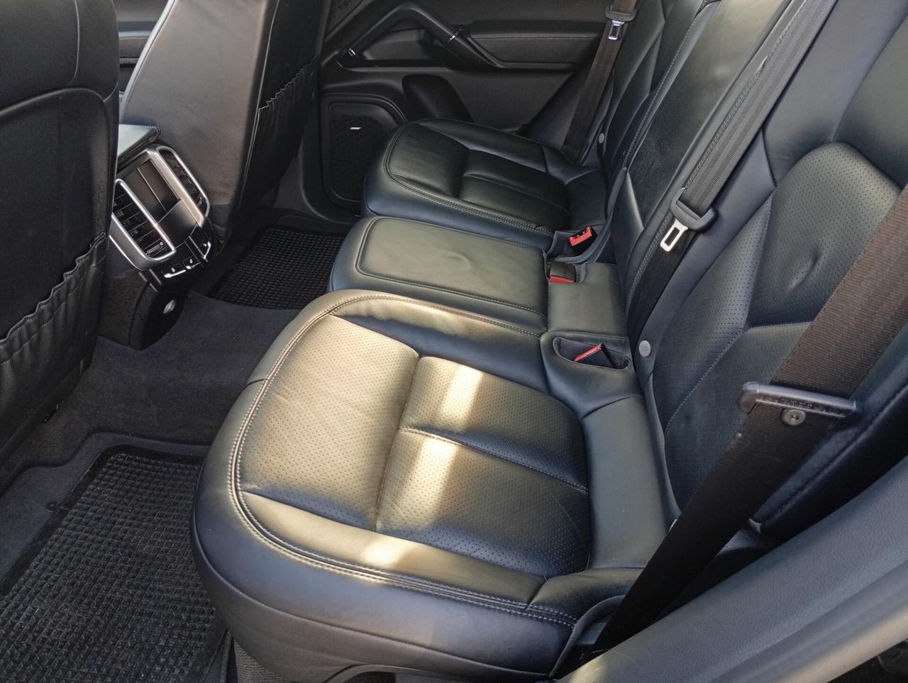 Porsche Cayenne 3.0 Diesel GANCIO TRAINO