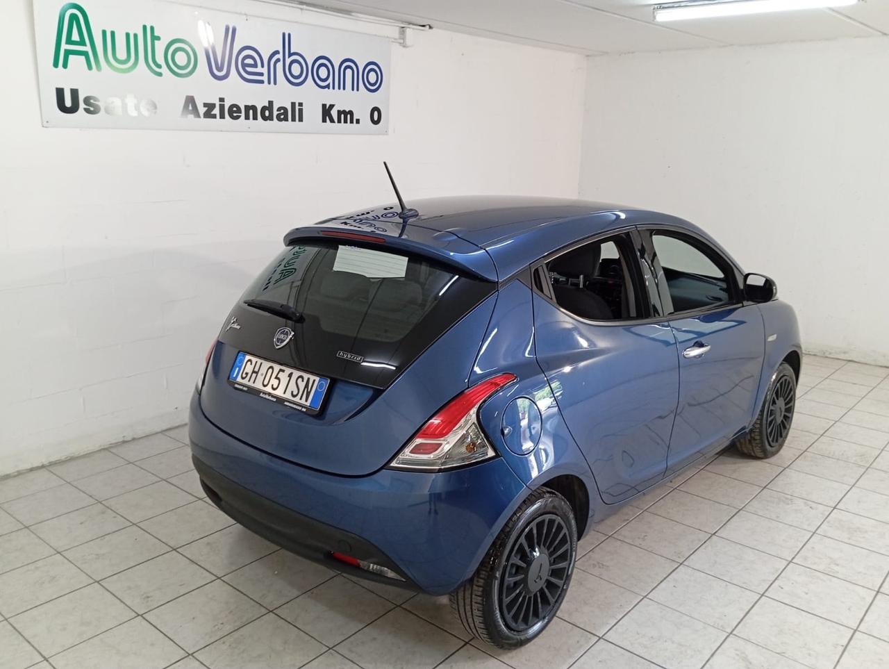 Lancia Ypsilon 1.0 FireFly 5 porte S&S Hybrid Ecochic Silver