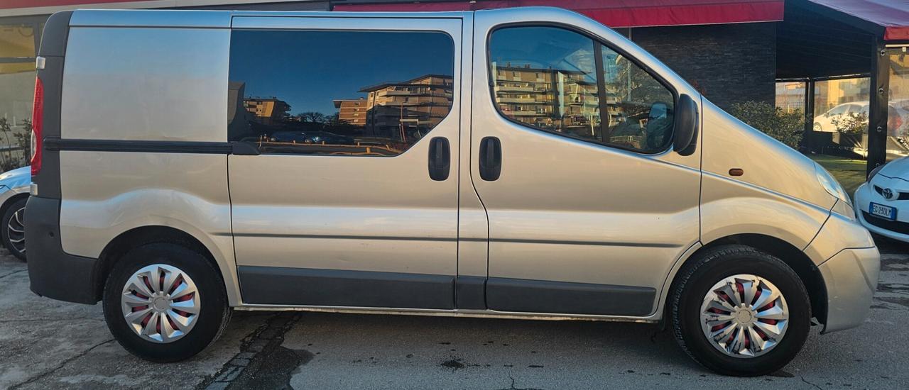 Opel Vivaro 2.0 CDTI 114CV / 6 POSTI/ GANCIO TRAINO