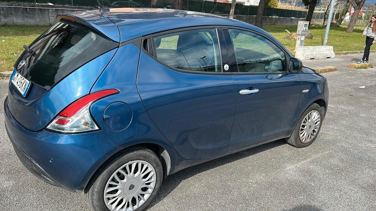 Lancia Ypsilon 1.0 FireFly 5 porte S&S Hybrid Alberta Ferretti