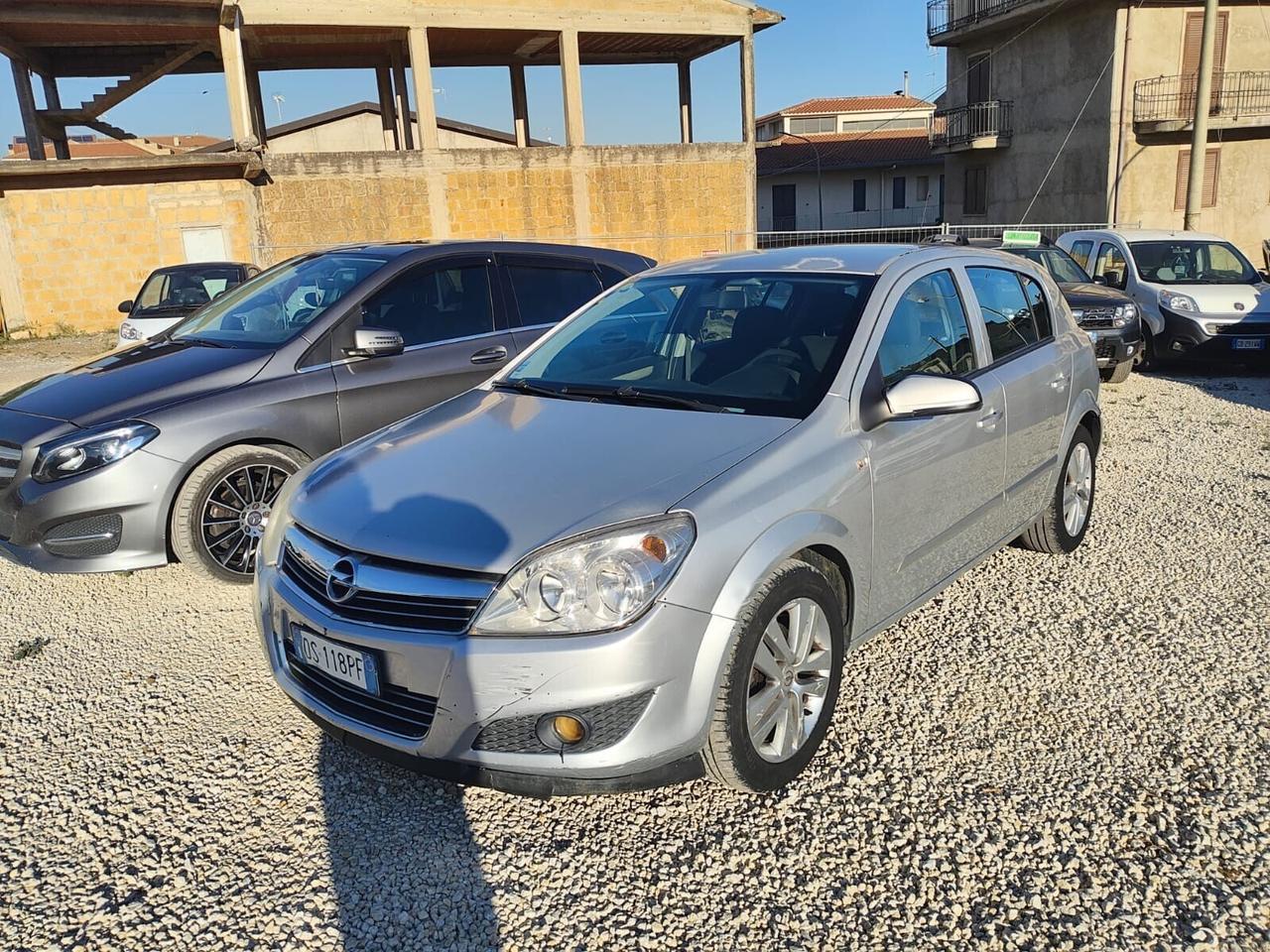Opel Astra 1.7 CDTI 110CV 5 porte Enjoy