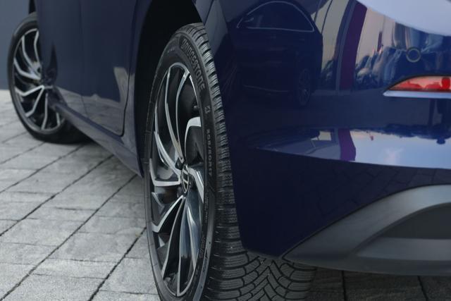 VOLKSWAGEN Golf 1.0 eTSI EVO DSG Life