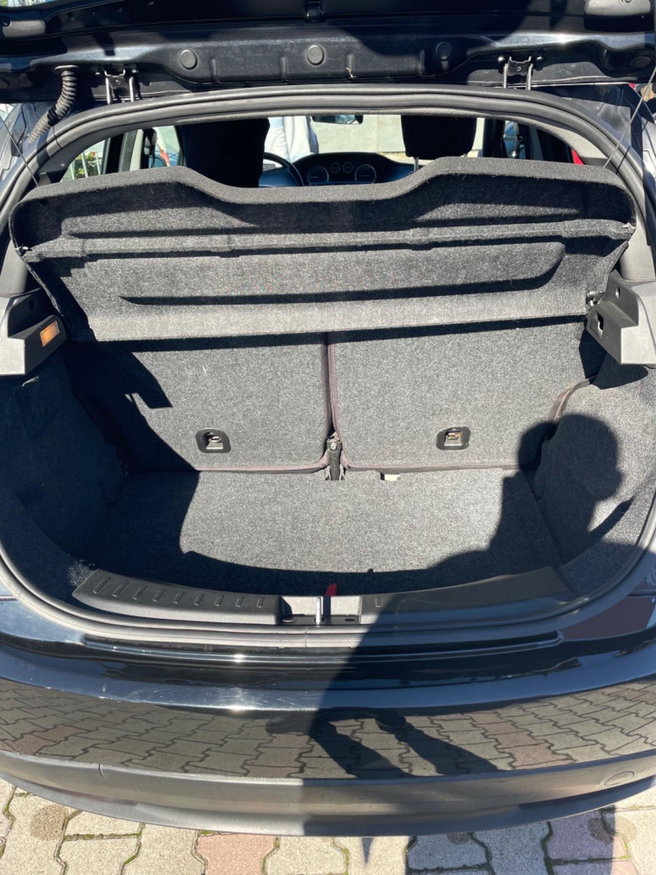 Lancia Ypsilon 1.3 MJT 16V 95 CV 5 porte S&S Black&Red