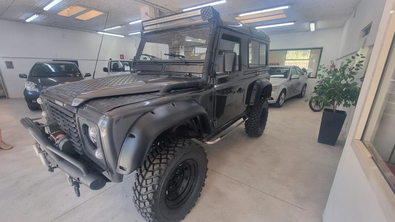 Land Rover Defender LAND ROVER