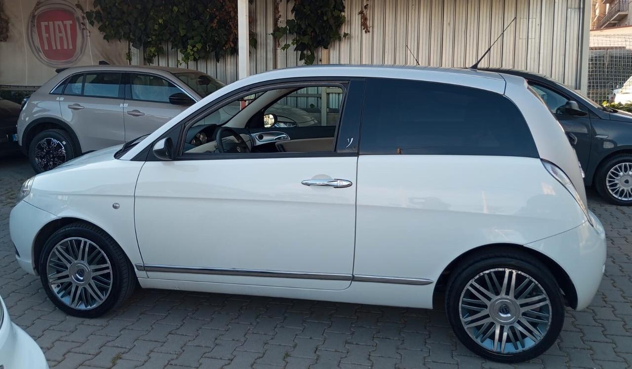 Lancia Ypsilon 1.3 MJT 90 CV Platino