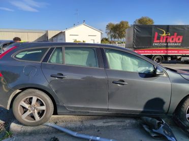 Volvo V60 D2 1.6 INCIDENTATA