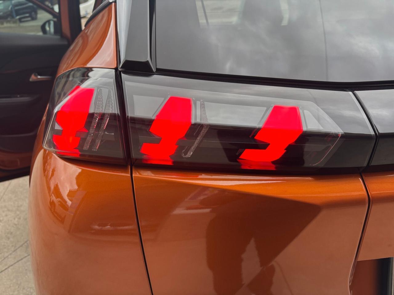 Peugeot 2008 BlueHDi EAT8 Allure - 2021