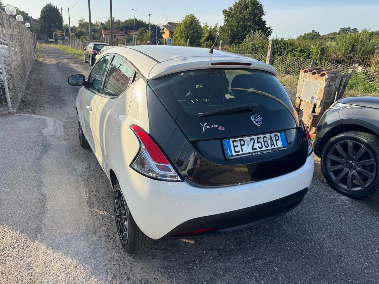 Lancia Ypsilon 1.2 69 CV 5 porte GPL Ecochic Silver