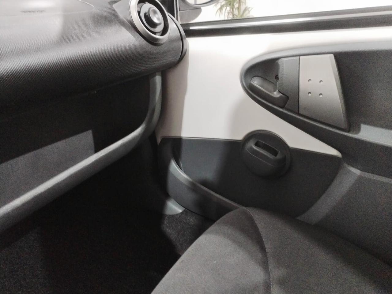 Toyota Aygo 1.0 12V VVT-i 5 porte Now Connect