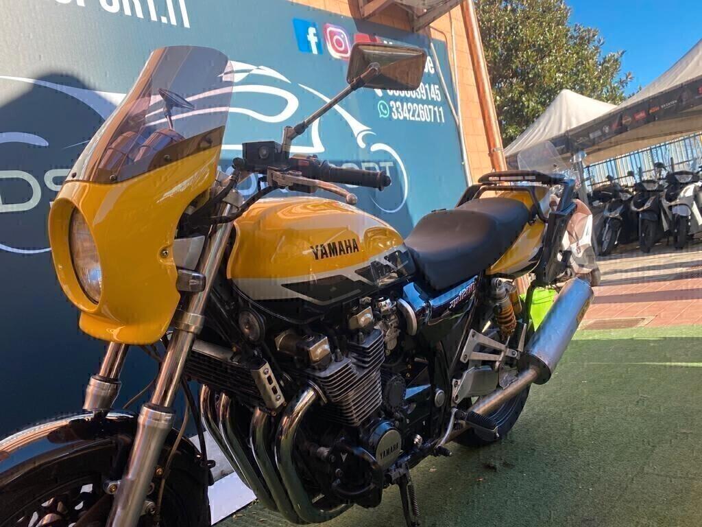 Yamaha XJR 1200